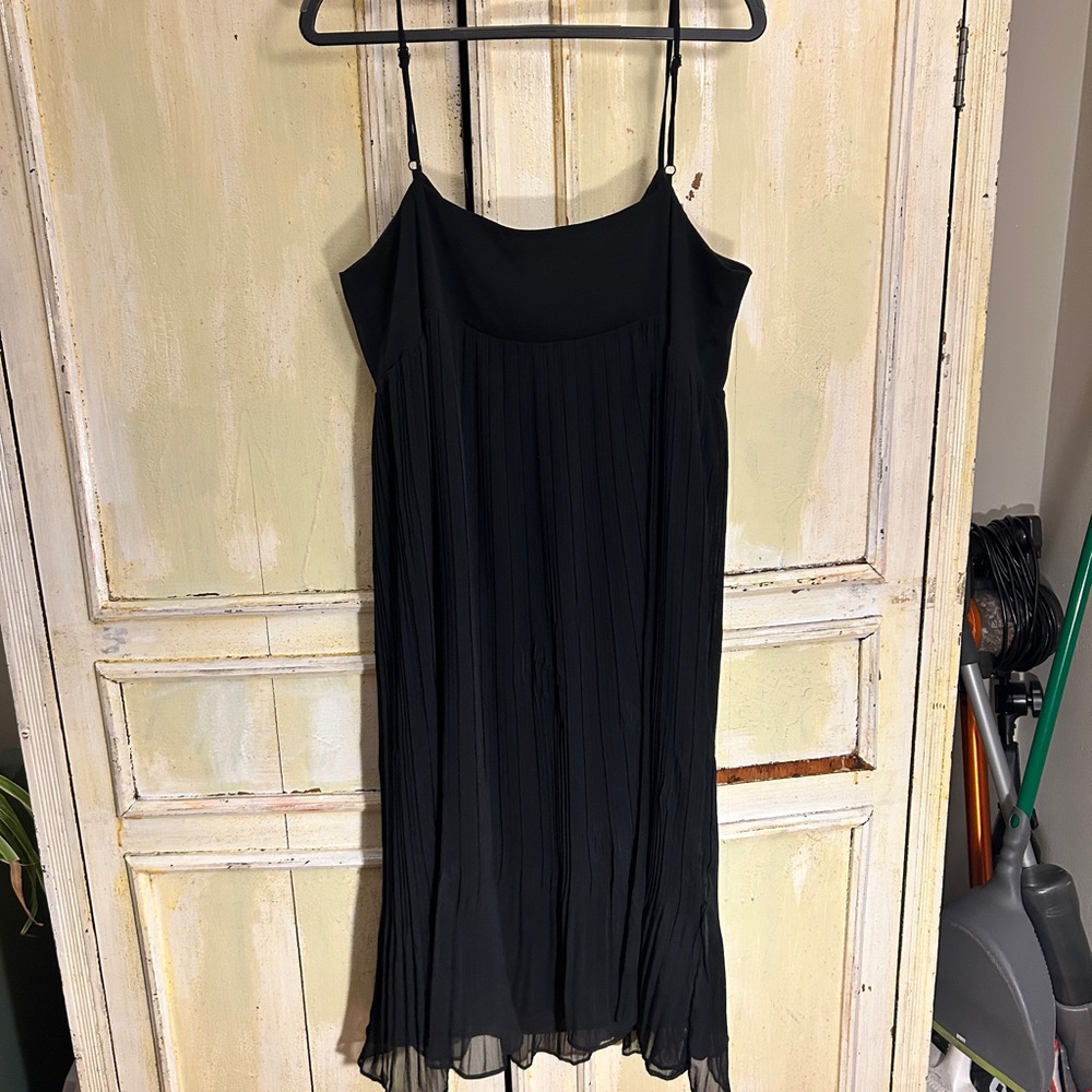 Oak + Fort Chiffon Dress with pleats - Picture 4 of 5